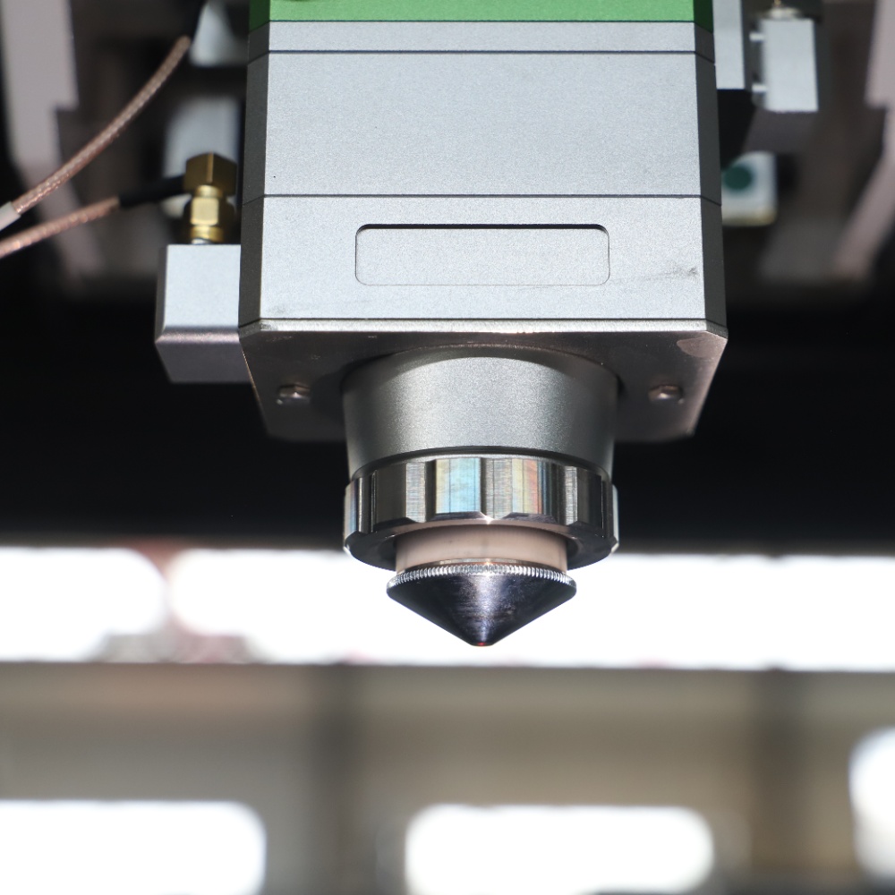 Machine de découpe laser à fib - Industrial Laser Metal Cutting Machine avis et prix
